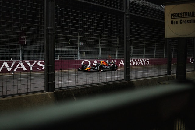 Wizualizacja slotów w F1 Casino z motywem wyścigowym